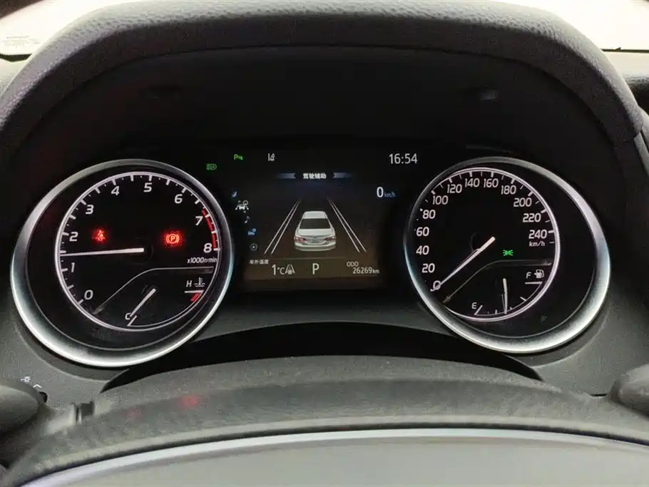 Toyota Camry 2023 — фото 14