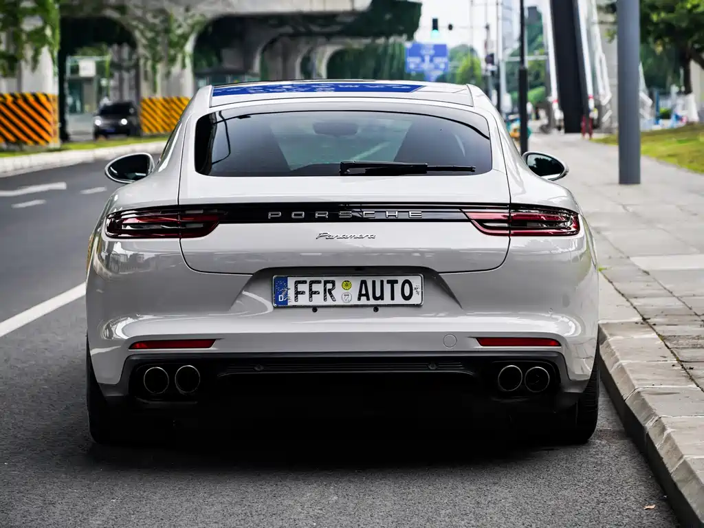 Porsche Panamera 2018 — фото 16