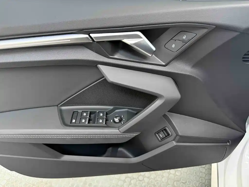 Audi A3 2023 — фото 10