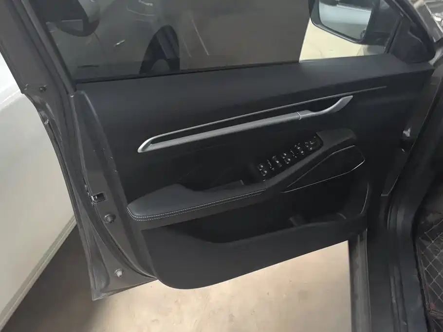 Geely Emgrand 2024