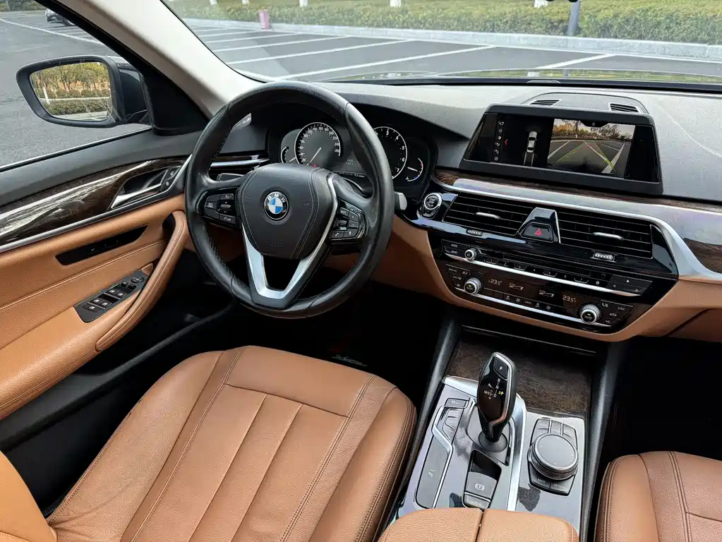 BMW 5 Series 2018 — фото 7