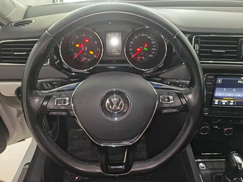 Volkswagen Sagitar 2017 — фото 11