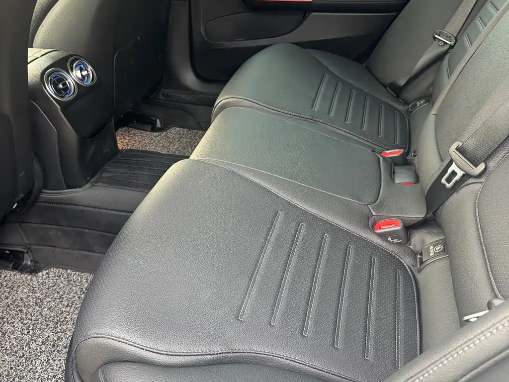 Mercedes-Benz C-Class 2024