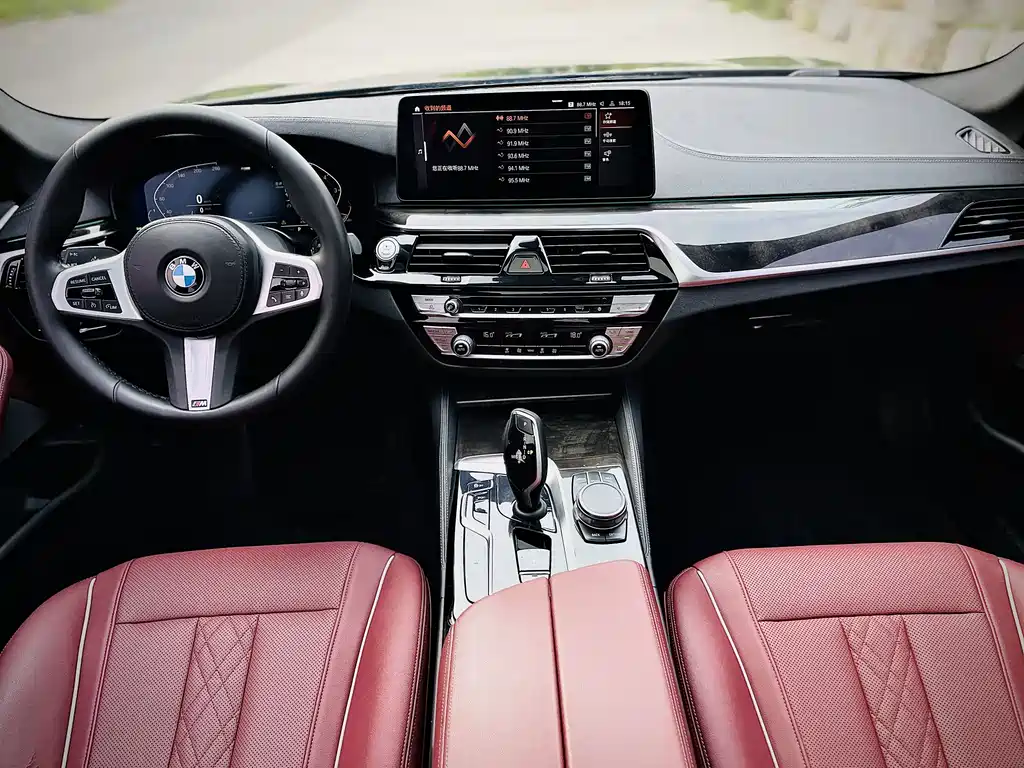 BMW 5 Series 2021 — фото 8