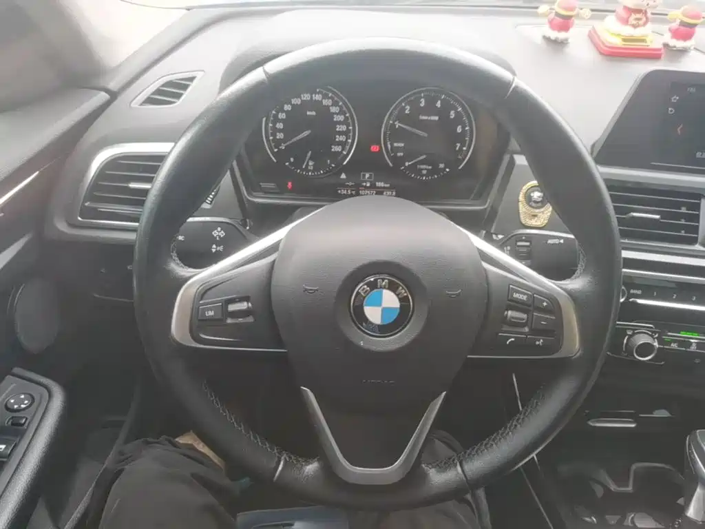 BMW 1 Series 2018 — фото 11