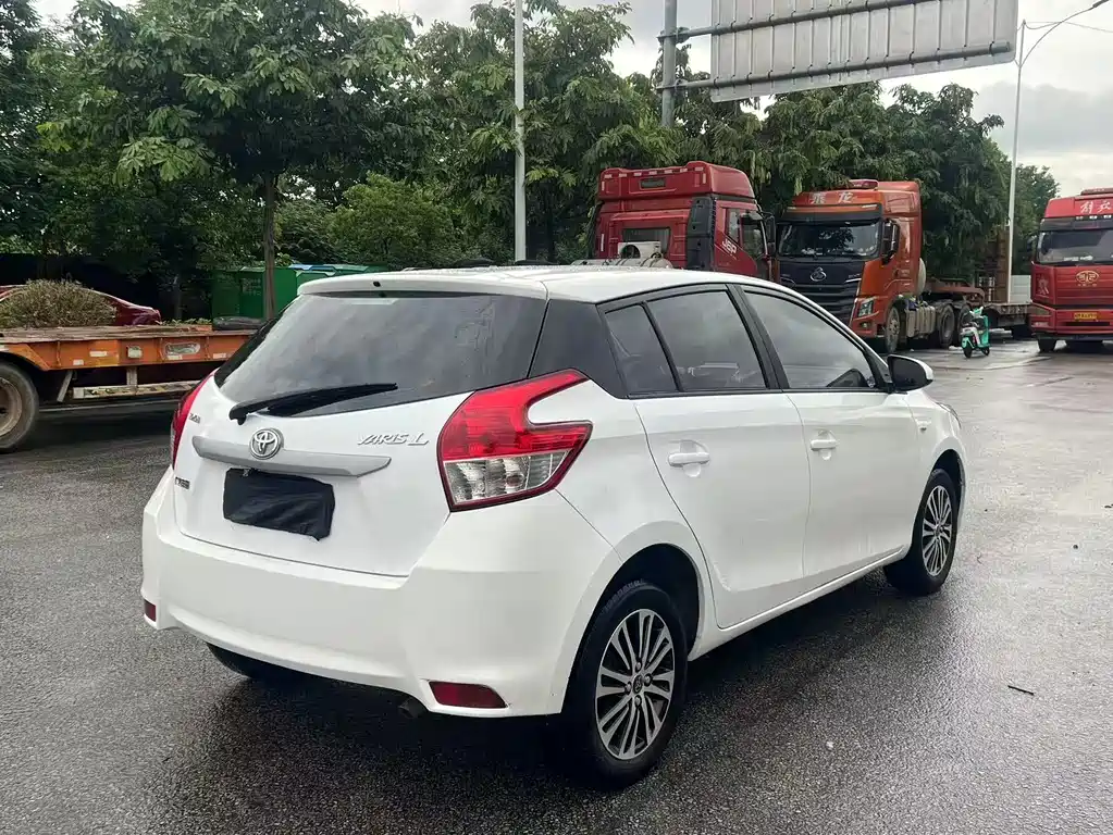 Toyota Yaris L 2015