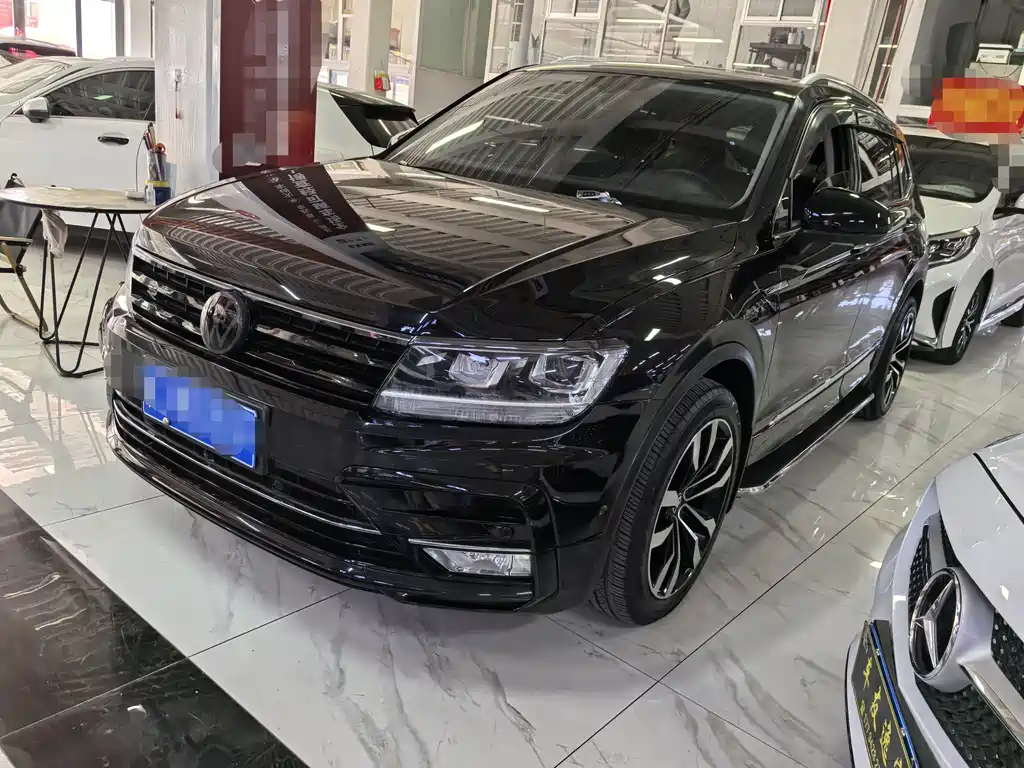 Volkswagen Tiguan L 2021 — фото 1