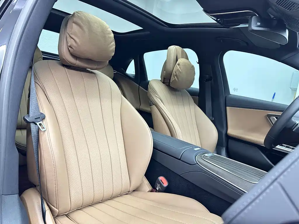 Mercedes-Benz E-Class 2025 — фото 15