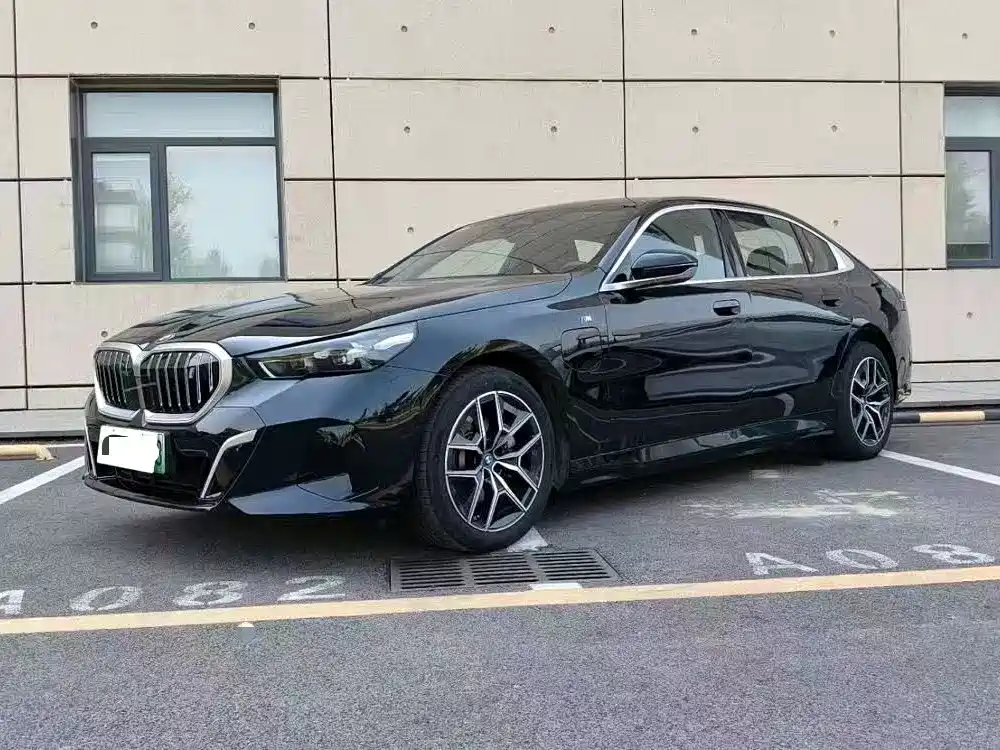BMW i5 2025 — фото 1