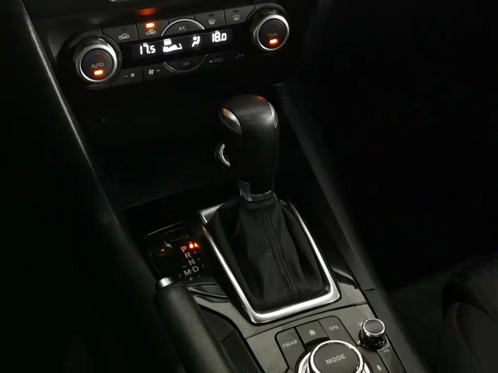 Mazda 3 Axela 2016 — фото 13