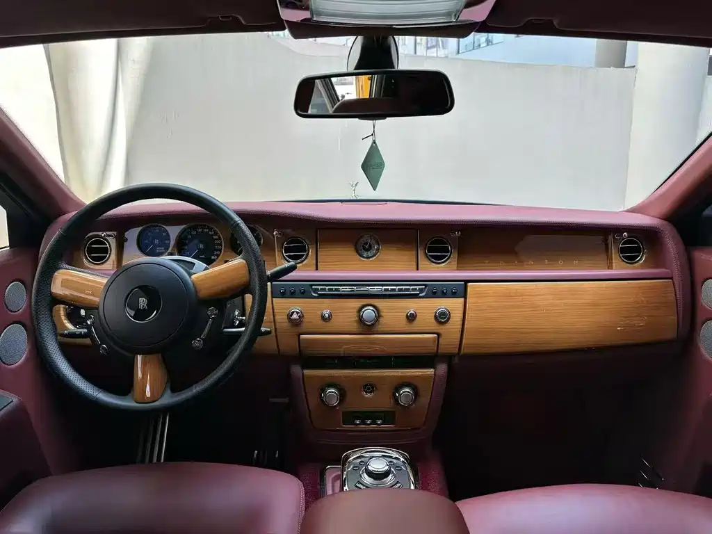 Rolls-Royce Phantom 2014 — фото 4
