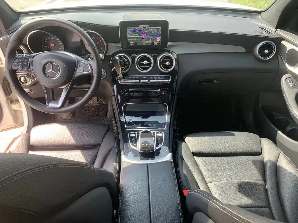 Mercedes-Benz GLC 2017 — фото 8