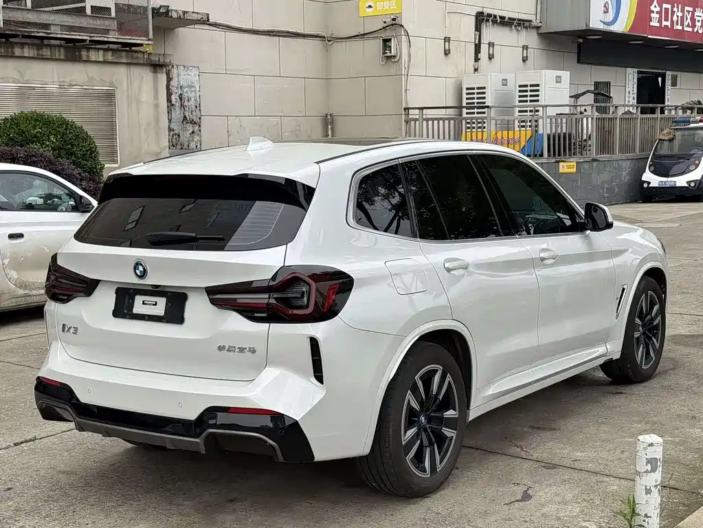 BMW iX3 2023 — фото 13