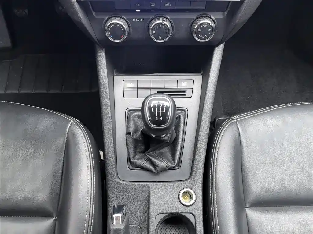 Skoda Octavia 2019 — фото 13