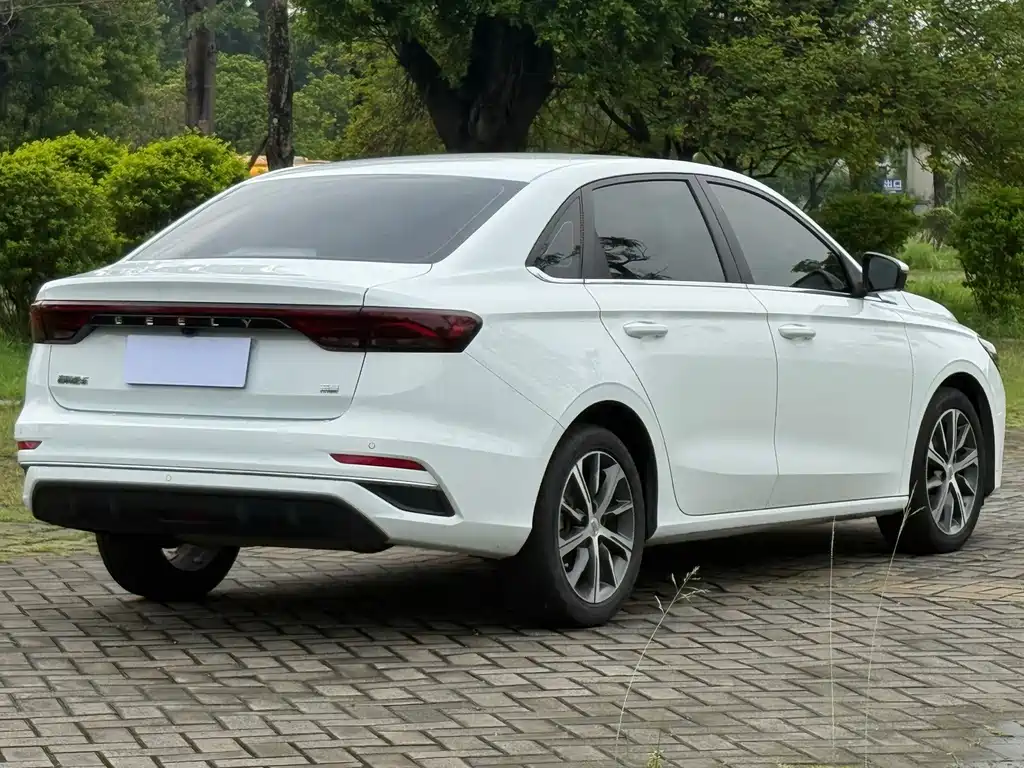 Geely Emgrand 2024 — фото 10