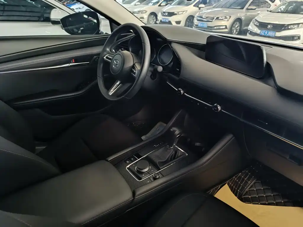 Mazda 3 Axela 2019 — фото 13