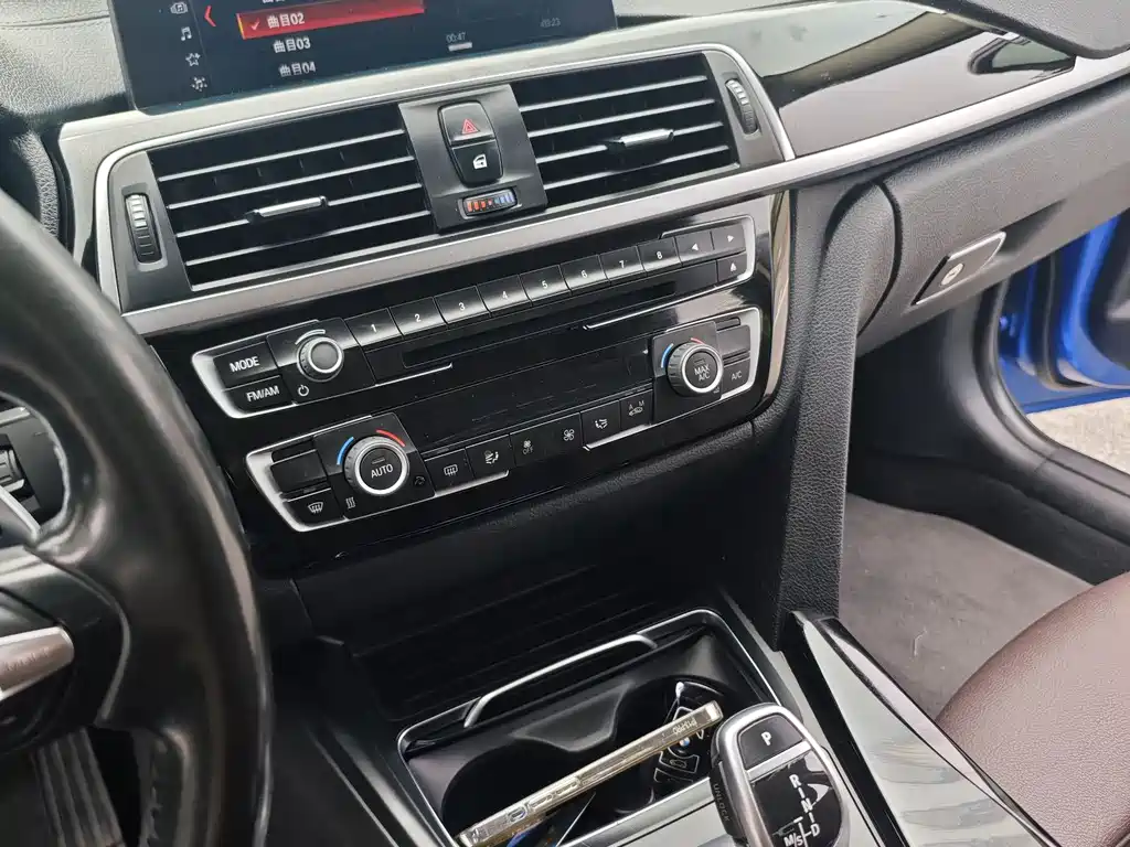 BMW 3 Series 2019 — фото 14