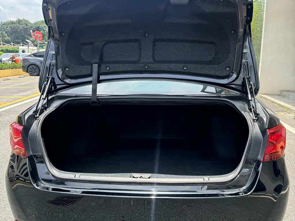 Toyota Crown 2016 — фото 15