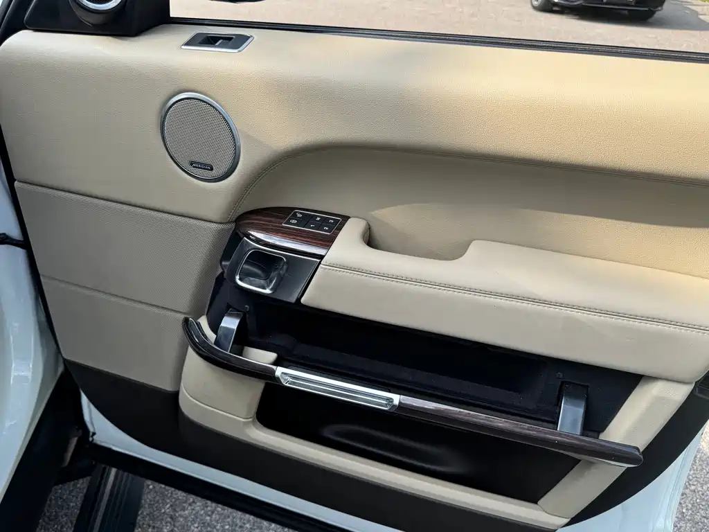 Land Rover Range Rover 2018 — фото 22