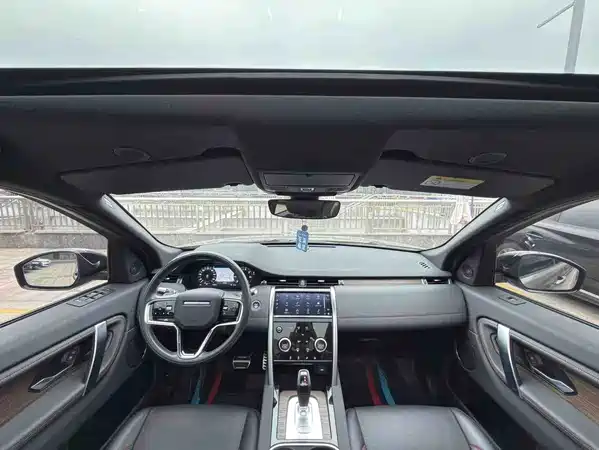 Land Rover Discovery Sport 2021