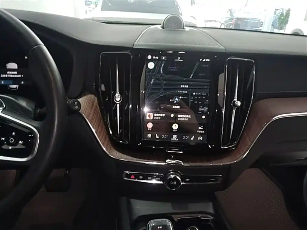 Volvo XC60 2024 — фото 13