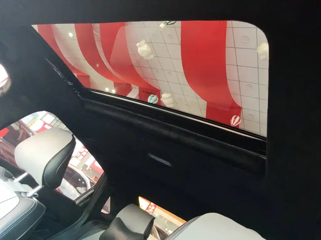 Geely Emgrand 2025