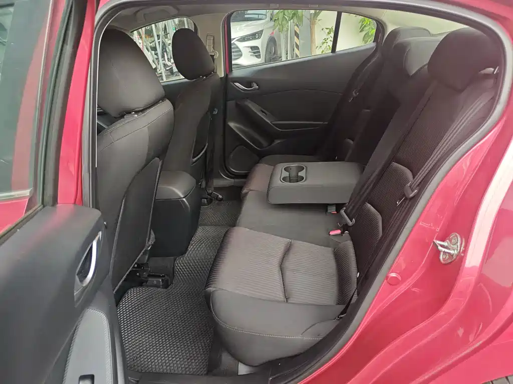 Mazda 3 Axela 2016 — фото 14