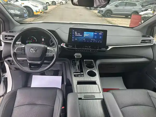 Toyota Sienna 2024