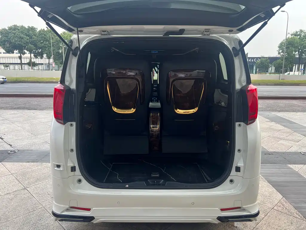 Toyota Alphard 2019 — фото 16