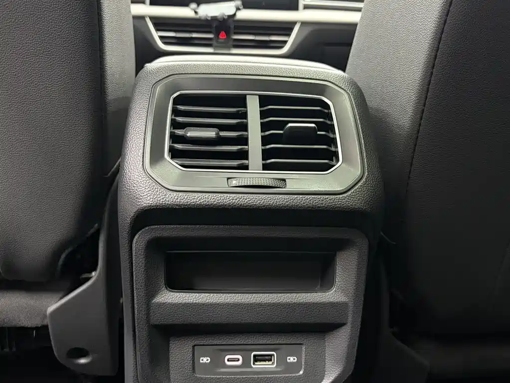 Volkswagen Tiguan L 2023 — фото 18