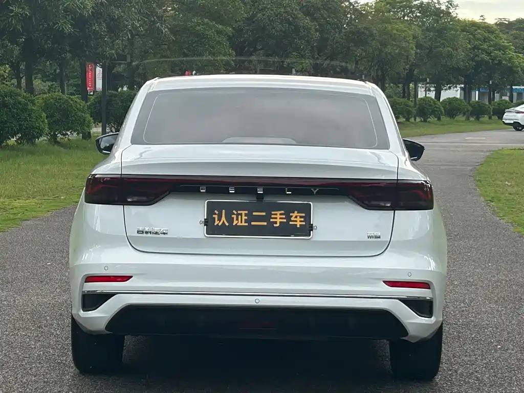 Geely Emgrand 2023