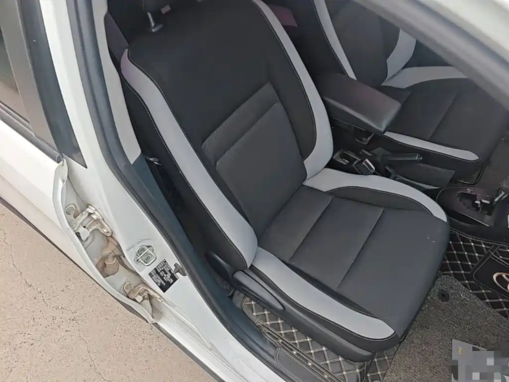 Toyota Yaris L 2020 — фото 25