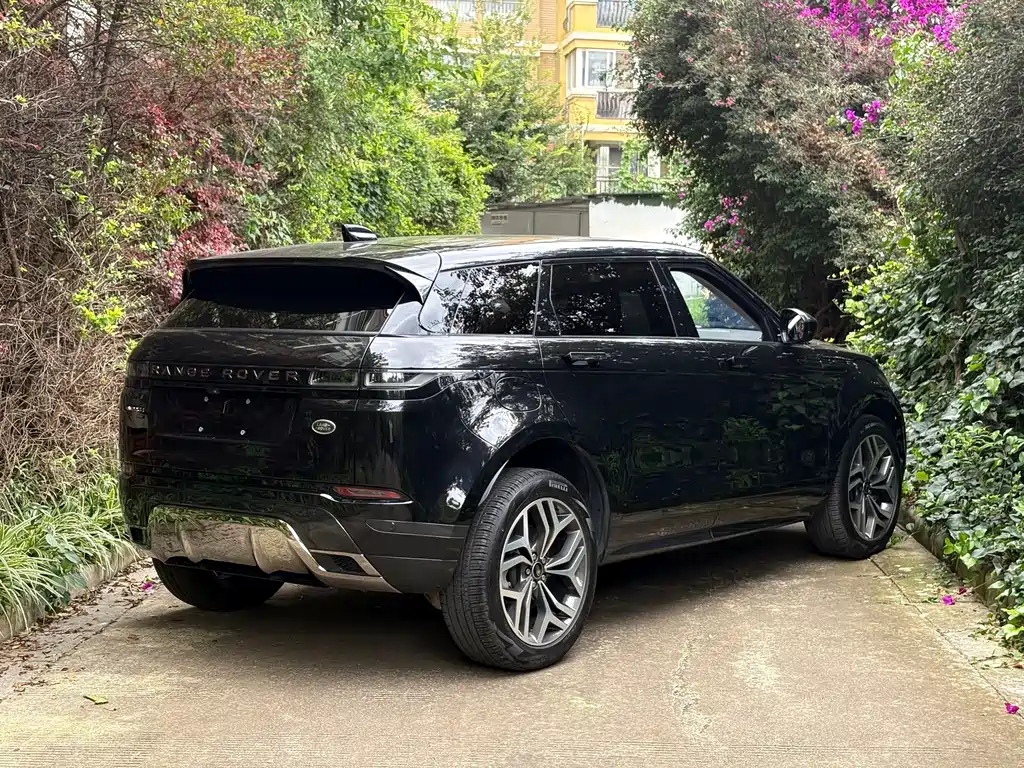 Land Rover Range Rover Evoque 2023 — фото 9