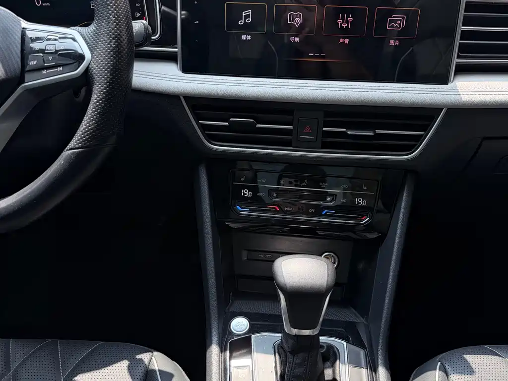 Volkswagen Tiguan L 2022 — фото 15