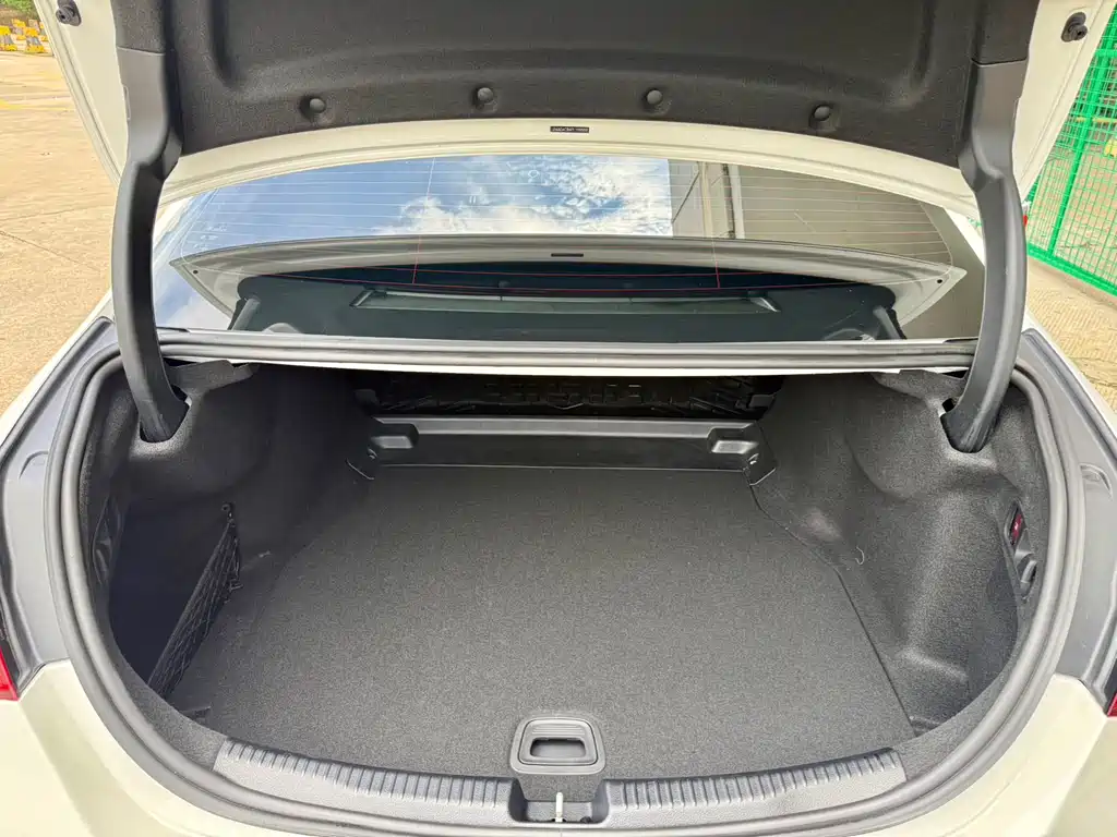 Mercedes-Benz C-Class 2023 — фото 15