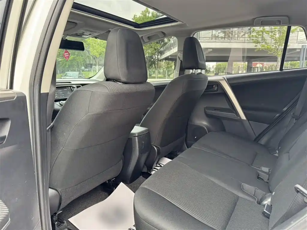Toyota RAV4 2015 — фото 12