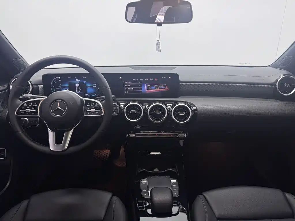 Mercedes-Benz A-Class 2022 — фото 16