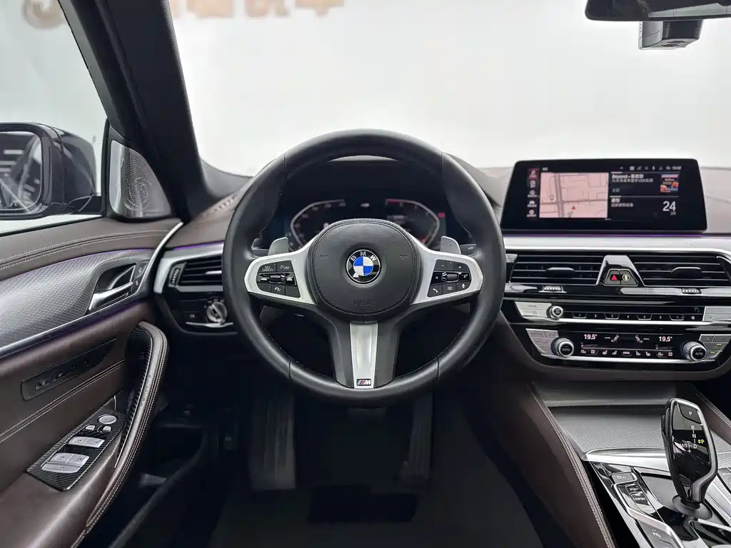 BMW 5 Series 2019 — фото 8