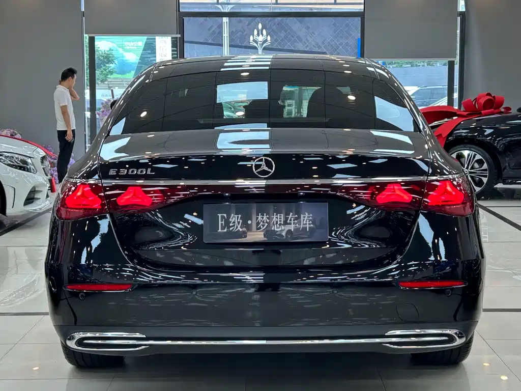 Mercedes-Benz E-Class 2024
