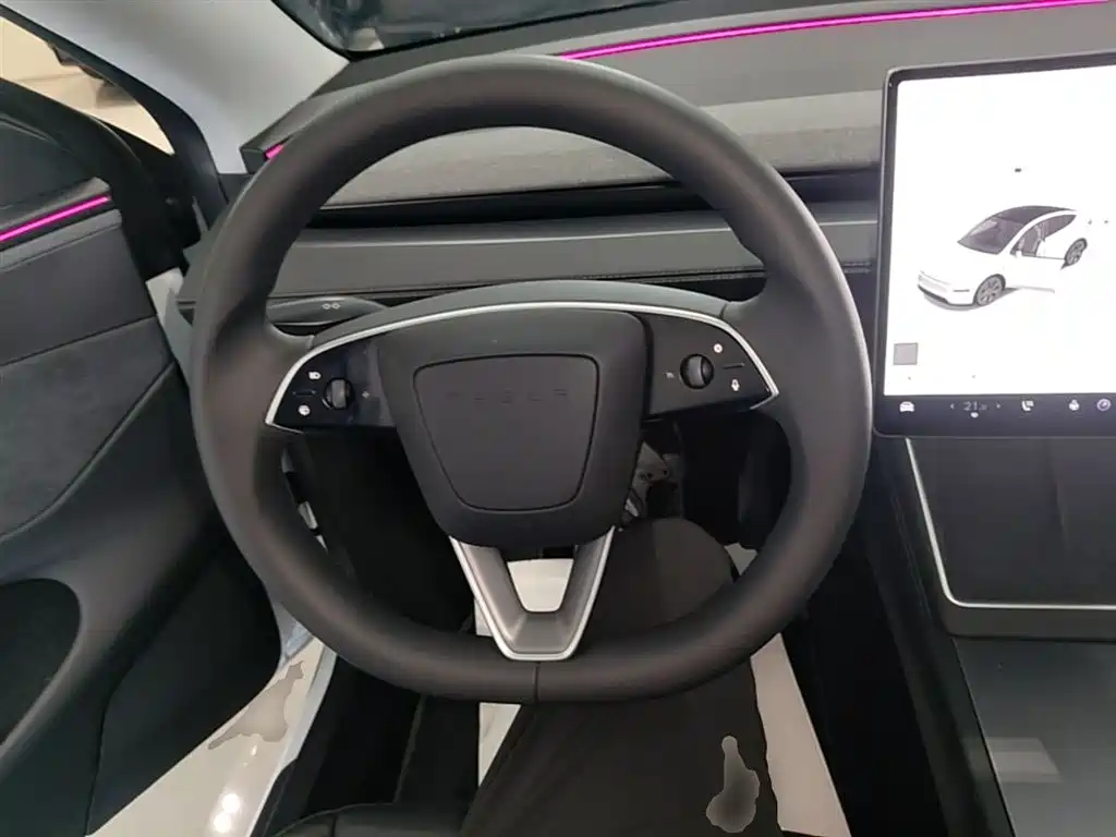 Tesla Model Y 2025 — фото 11