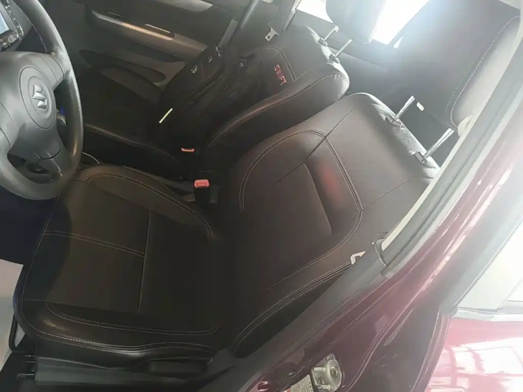 Suzuki Swift 2015 — фото 15