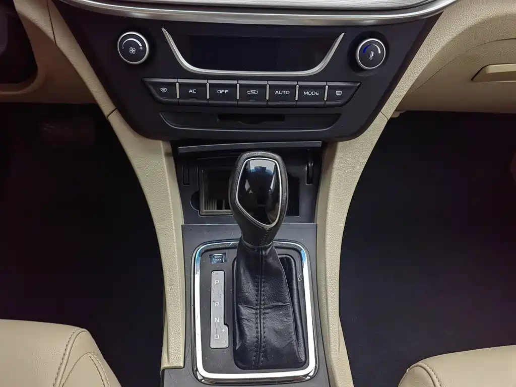 Geely Emgrand 2017 — фото 13