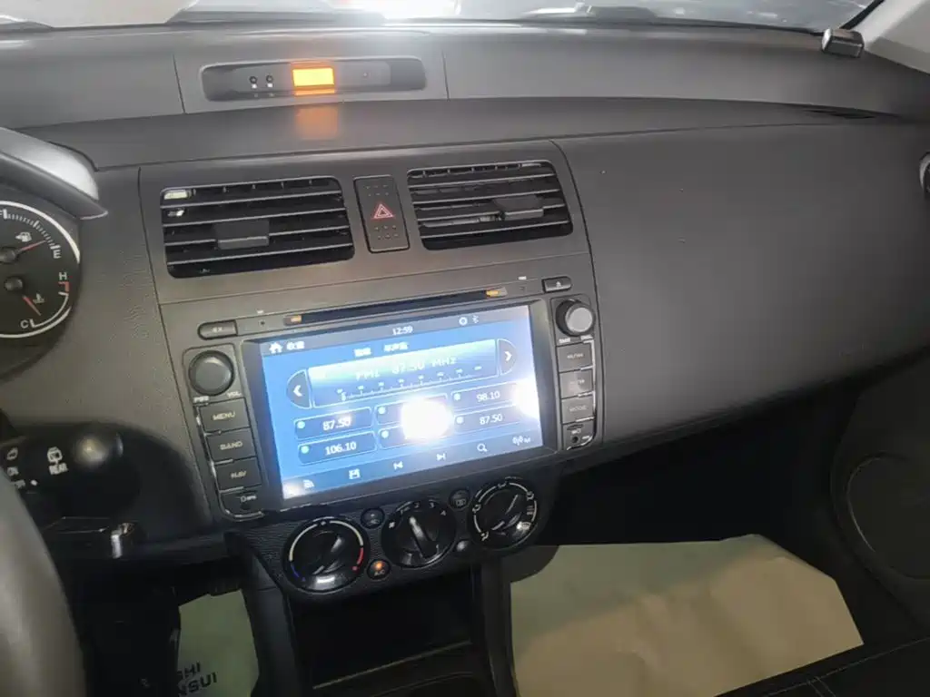 Suzuki Swift 2015 — фото 13