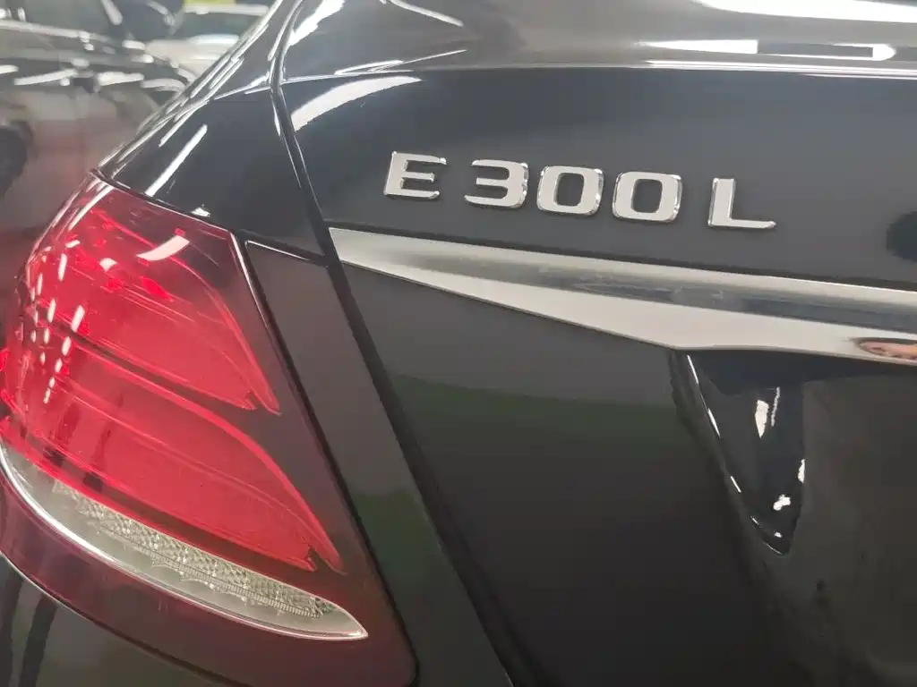 Mercedes-Benz E-Class 2018 — фото 14