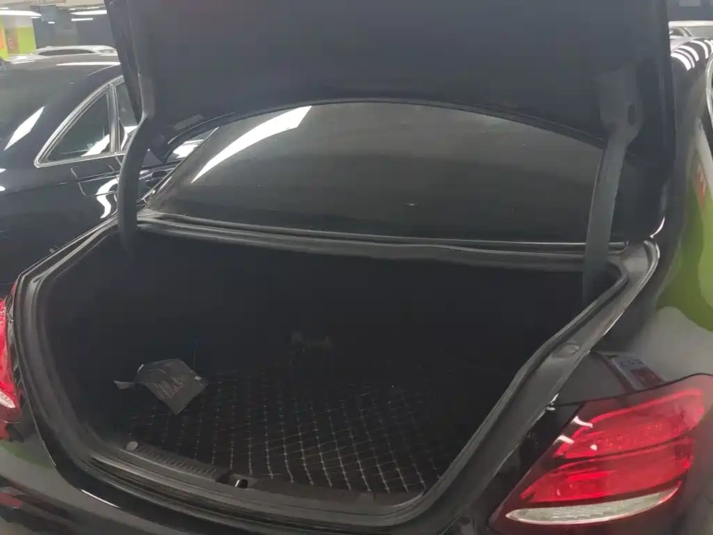 Mercedes-Benz E-Class 2018 — фото 17