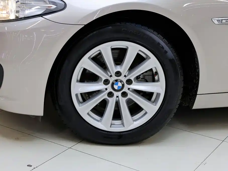 BMW 5 Series 2016 — фото 13