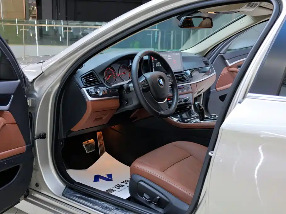 BMW 5 Series 2016 — фото 16