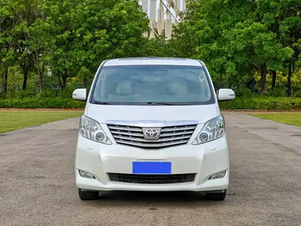 Toyota Alphard 2010