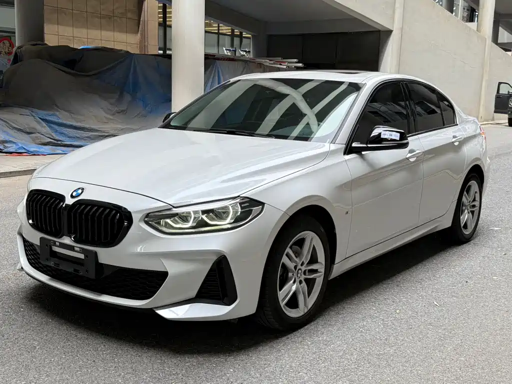 BMW 1 Series 2022 — фото 1