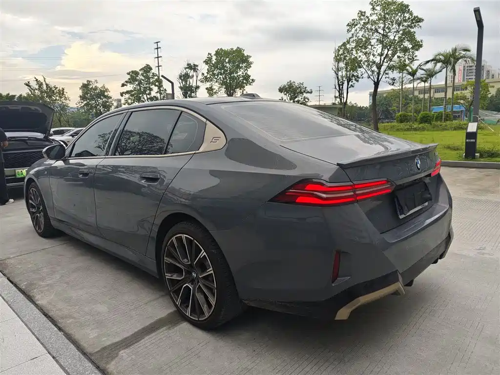 BMW 5 Series 2024